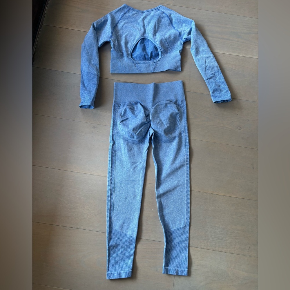NWOT 2 piece workout set leggings and top